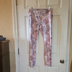 Chic Pink and White Patterned Leggings